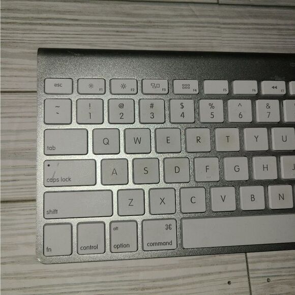 Apple Wireless Bluetooth Magic Keyboard A1314 Silver Slim Mini Keyboard - Picture 6 of 10